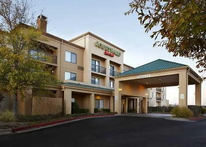 Hotel Courtyard By Marriott 3*