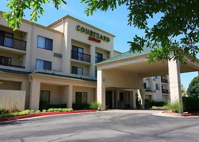 Courtyard By Marriott