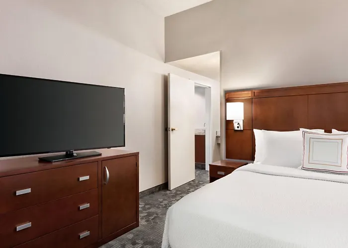 Courtyard By Marriott Hotel
