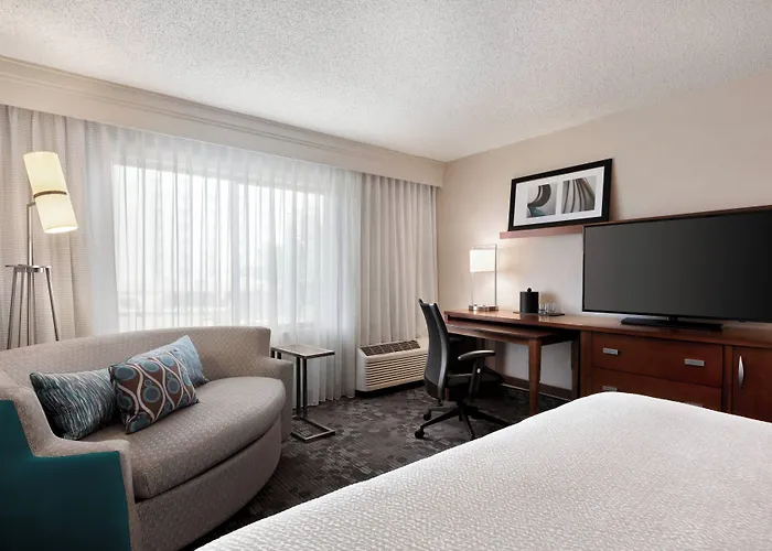 Courtyard By Marriott Hotel 3*